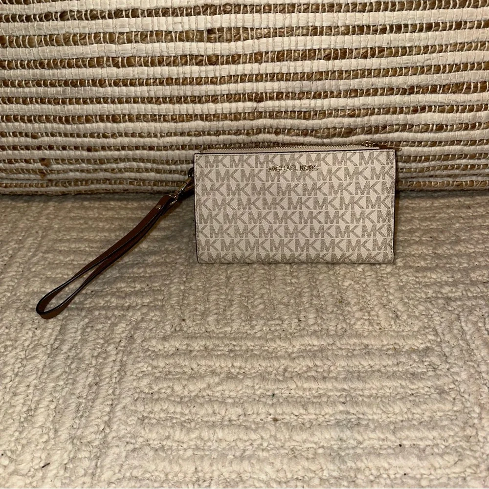 Michael Kors Cream and Tan Signature Tote with matching wallet - Picture 2 of 7